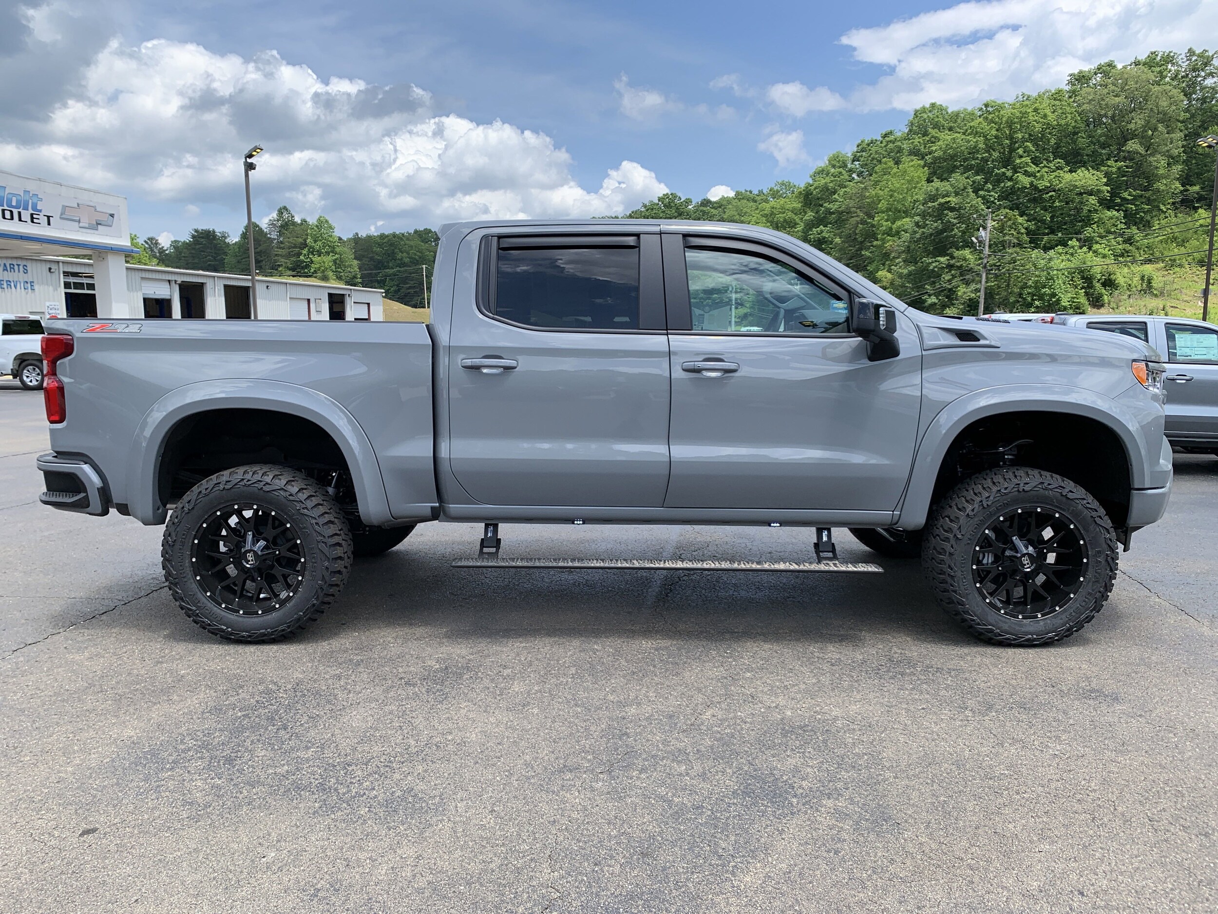 2025 Chevrolet Silverado 1500 RST photo 2