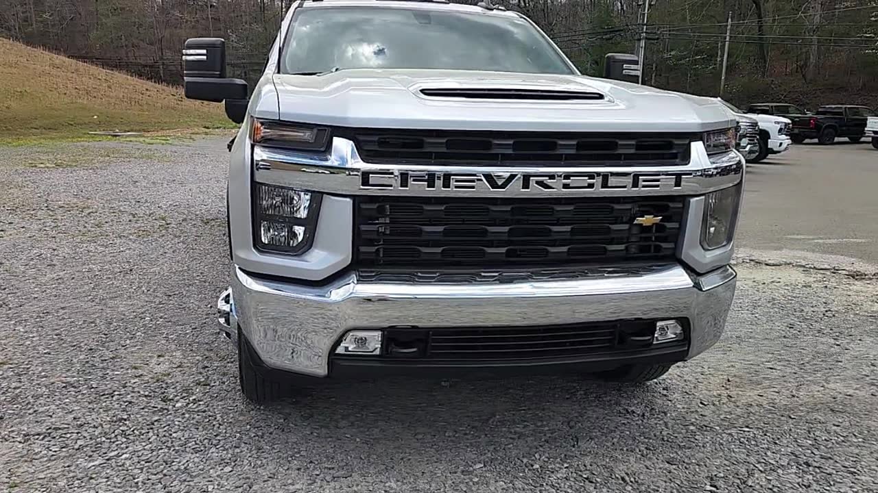 Silver Ice Metallic 2022 Chevrolet Silverado 3500HD Chassis LT Crew Cab 4WD Pickup Truck Four-Wheel Drive Automatic