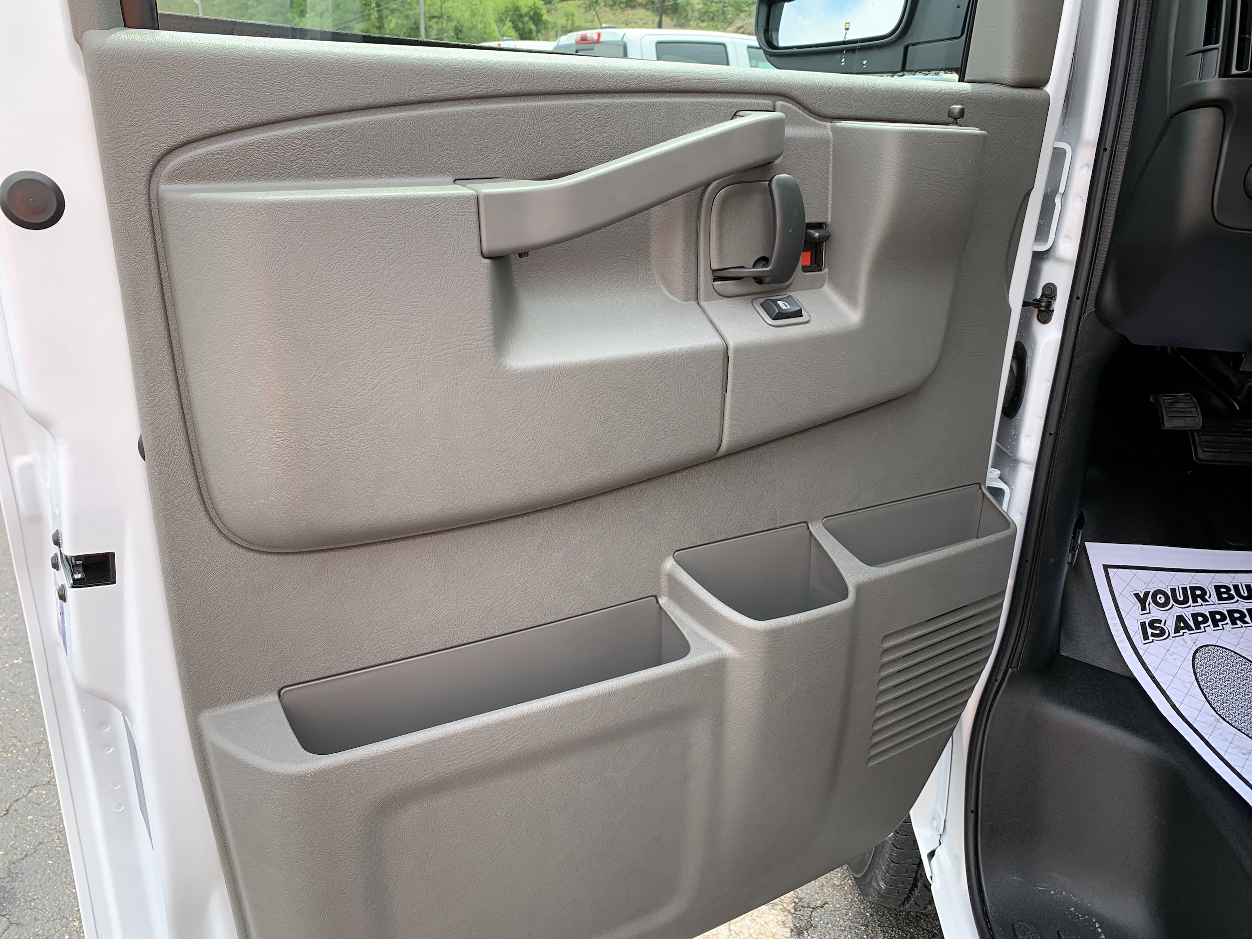 2025 Chevrolet Express Cargo Work Van - Photo 7