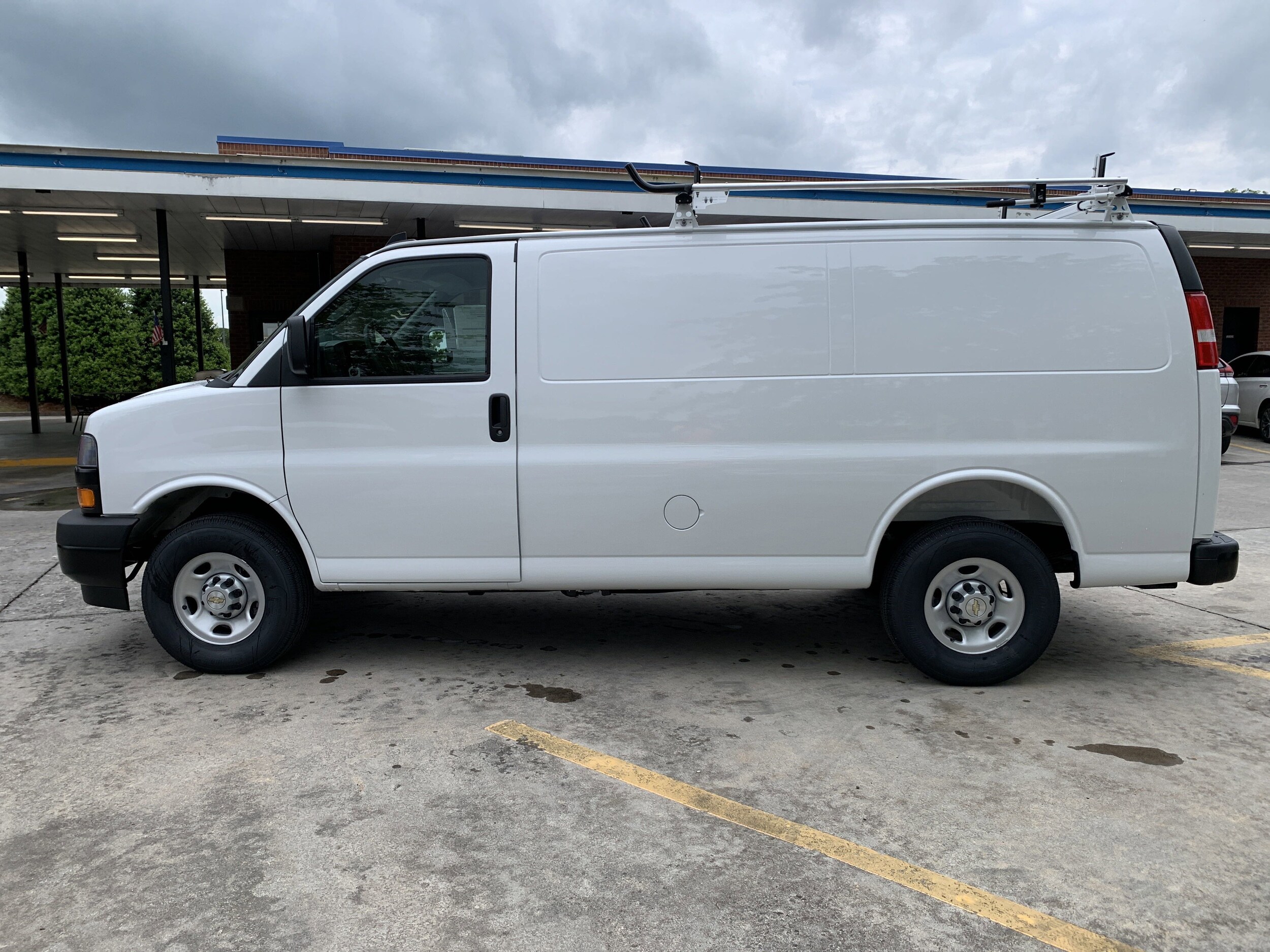 2025 Chevrolet Express Cargo 2500 photo 4