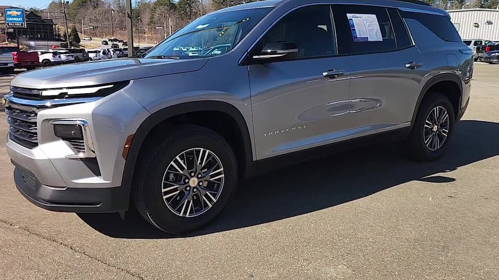 Used 2025 Chevrolet Traverse LT SUV