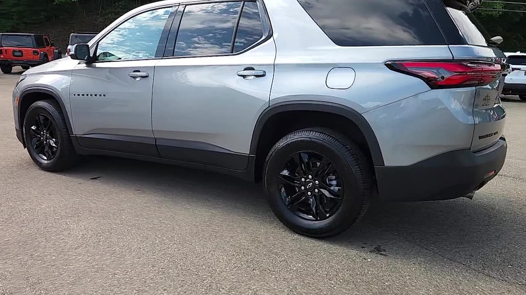 Used 2023 Chevrolet Traverse LT Cloth SUV