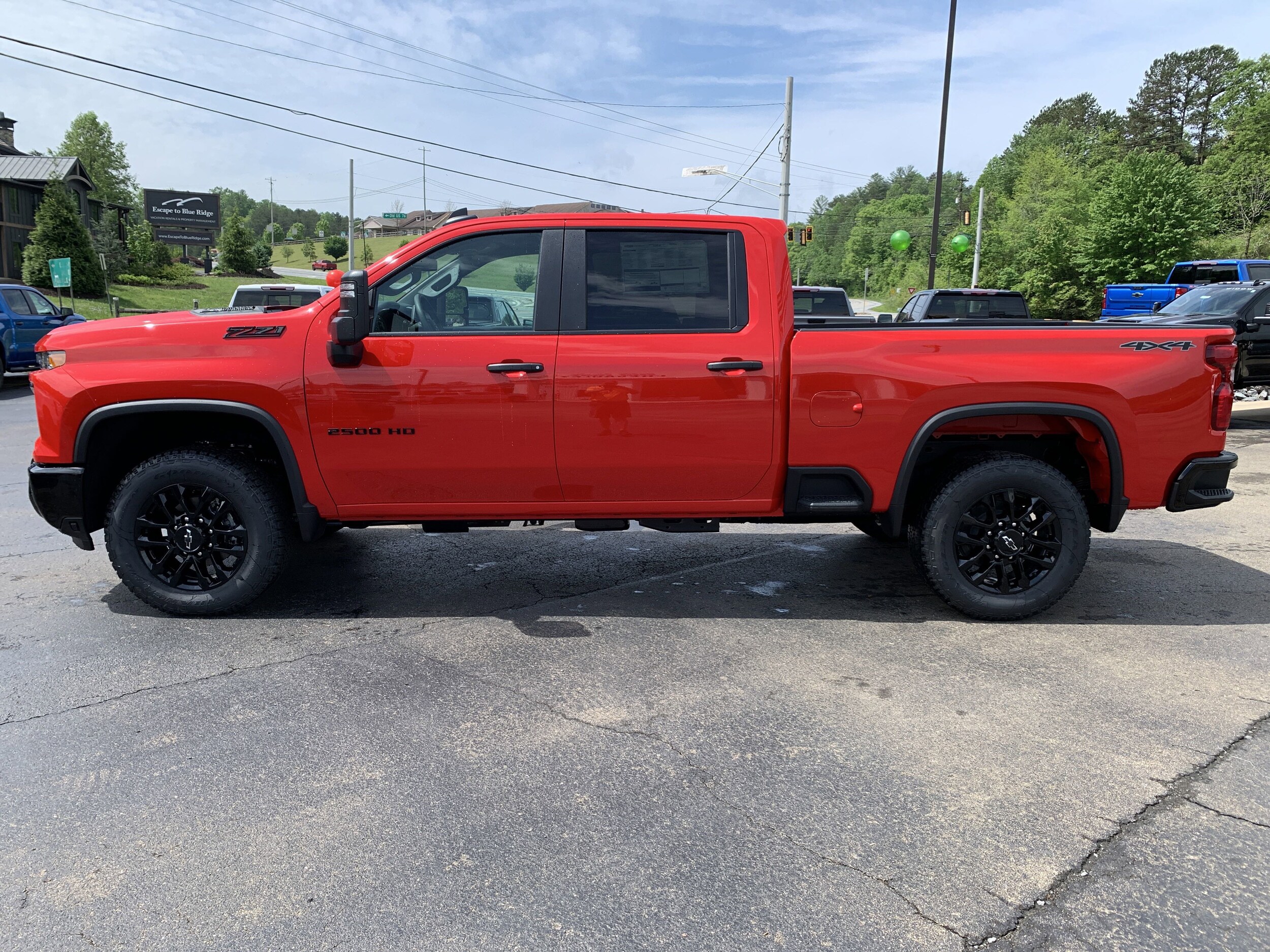 2025 Chevrolet Silverado 2500HD Custom photo 4