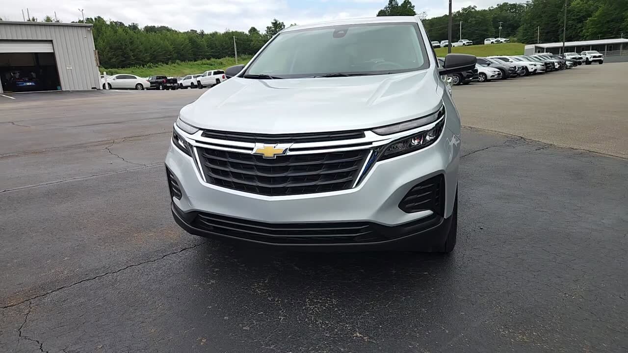 2022 Chevrolet Equinox LS photo 3