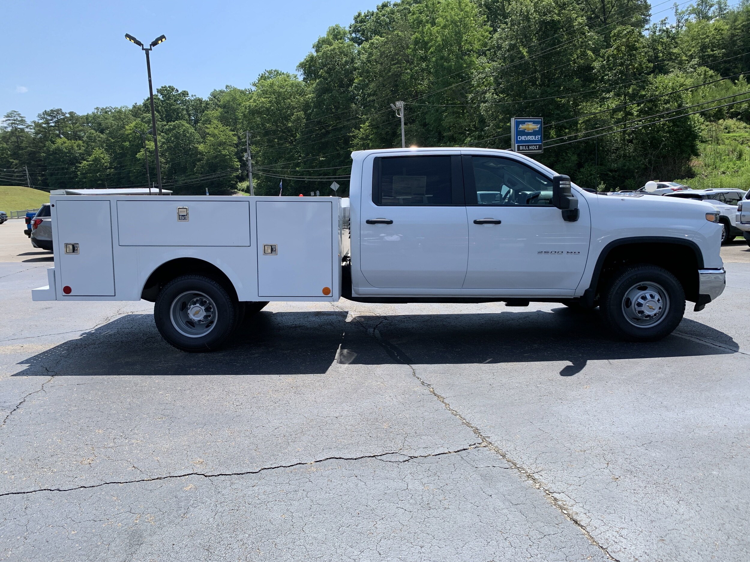 2025 Chevrolet Silverado 3500HD Work Truck photo 2