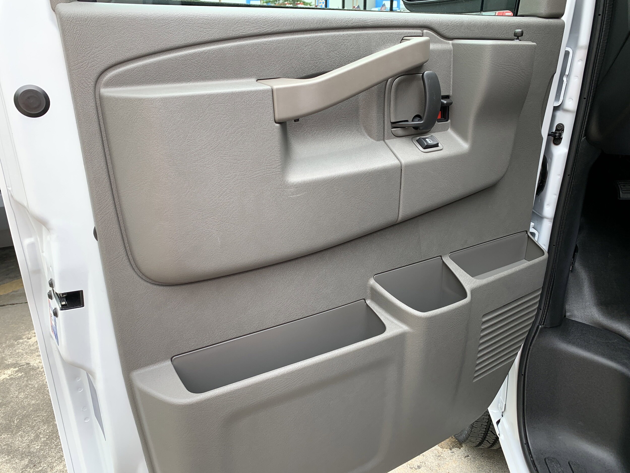 2025 Chevrolet Express Cargo Work Van - Photo 6