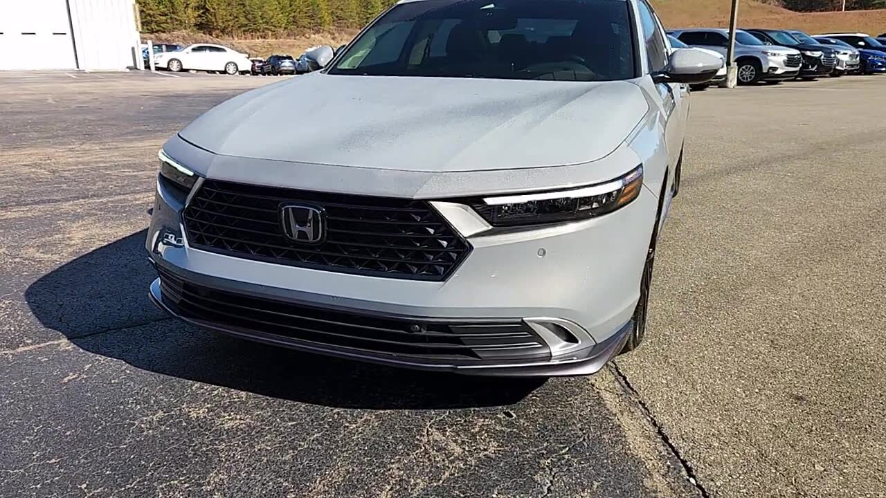 2024 Honda Accord Hybrid Touring photo 3