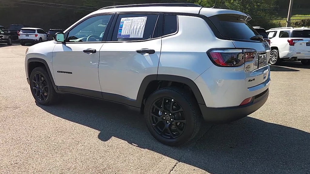 Used 2026 Jeep Compass Latitude Altitude