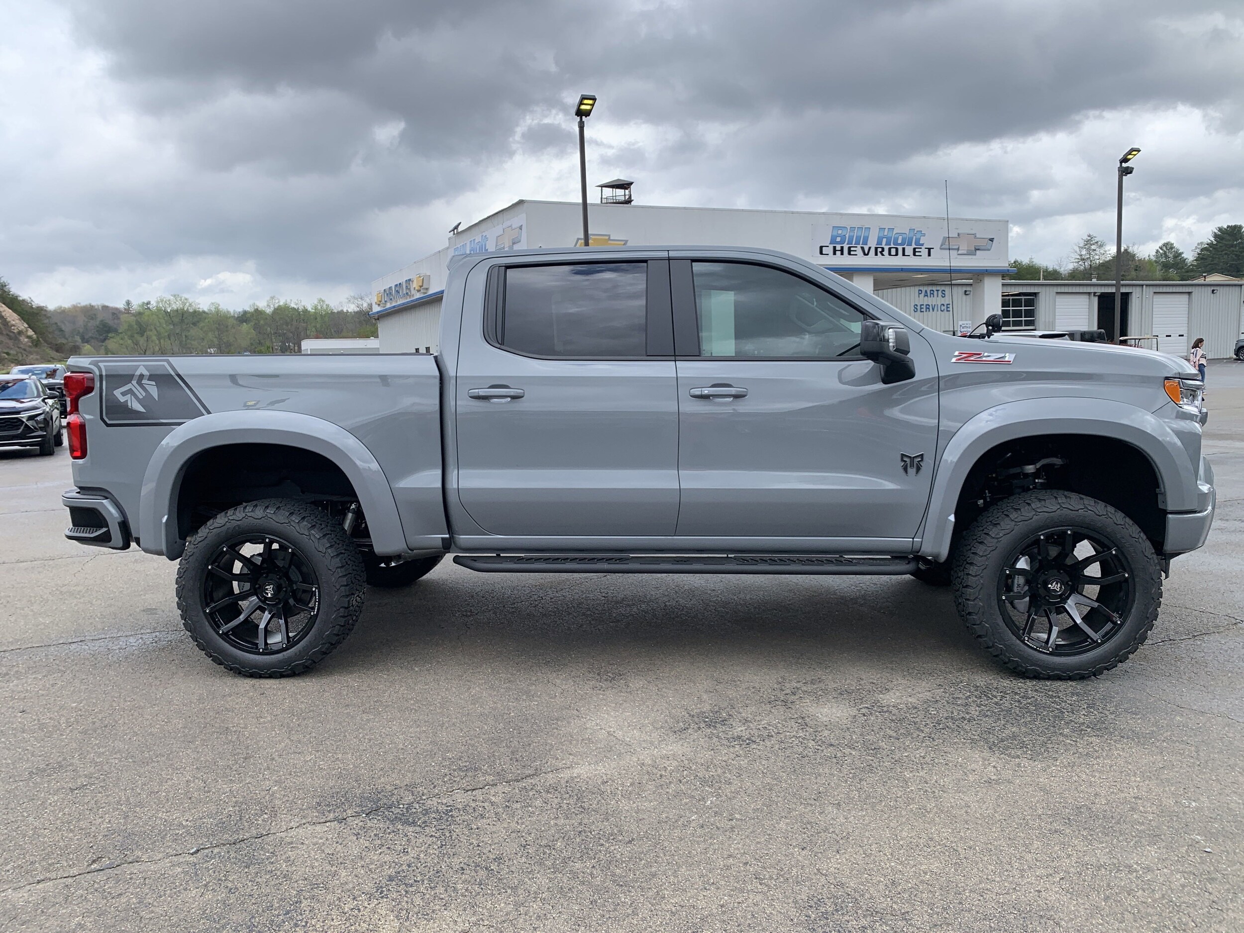 2025 Chevrolet Silverado 1500 RST photo 2