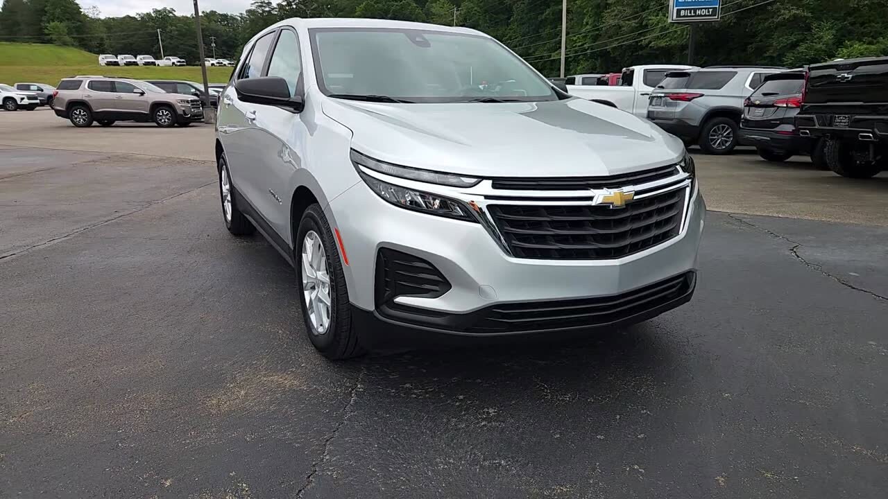 2022 Chevrolet Equinox LS photo 2