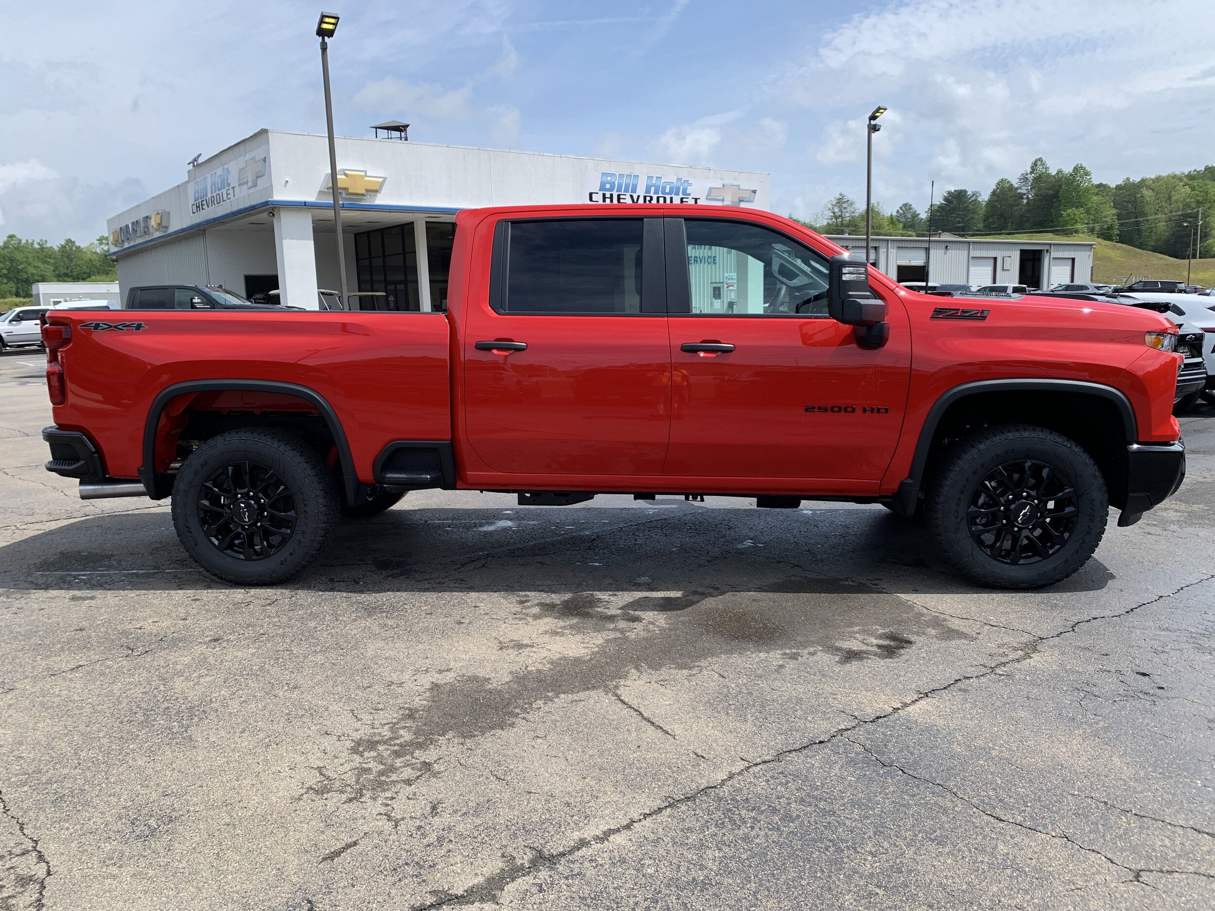 2025 Chevrolet Silverado 2500HD Custom photo 2