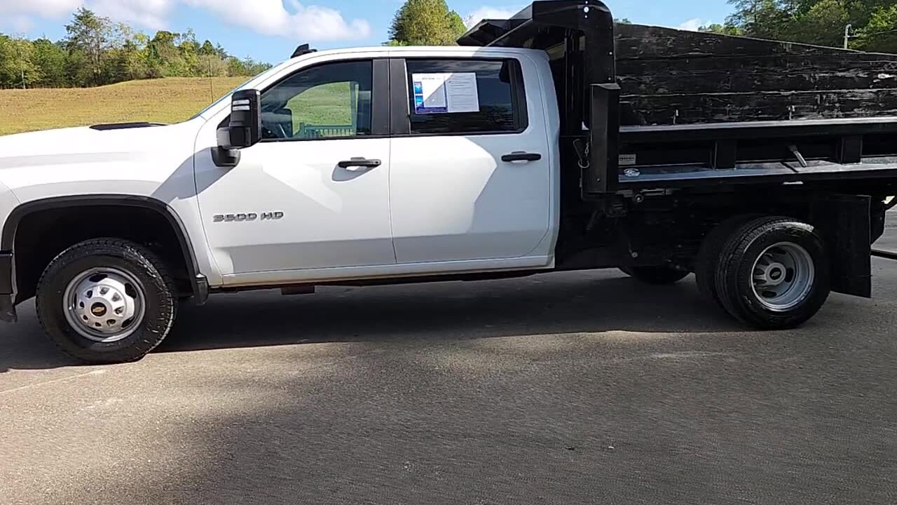 2022 Chevrolet Silverado 3500HD Work Truck photo 2