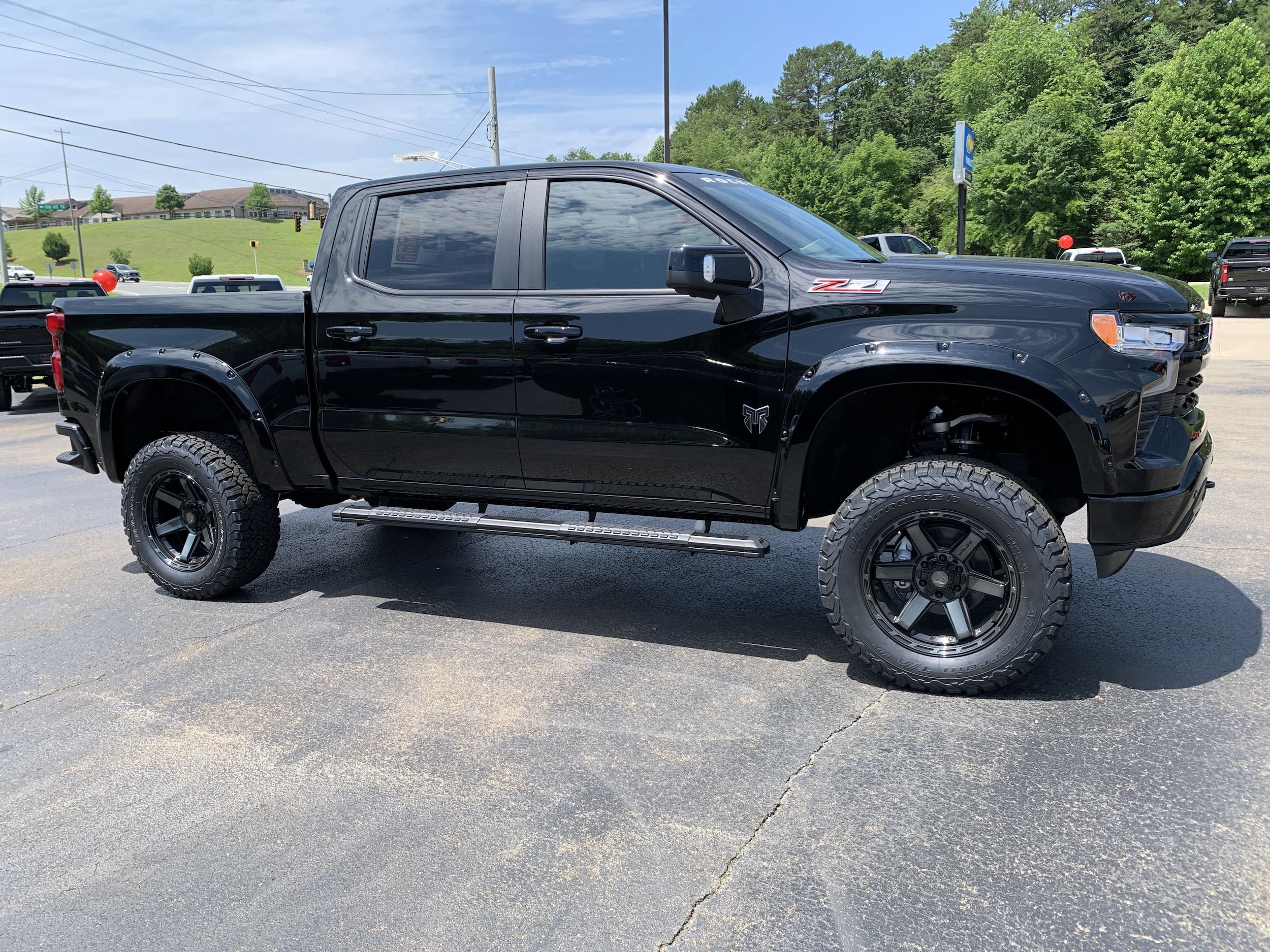 2025 Chevrolet Silverado 1500 RST photo 2
