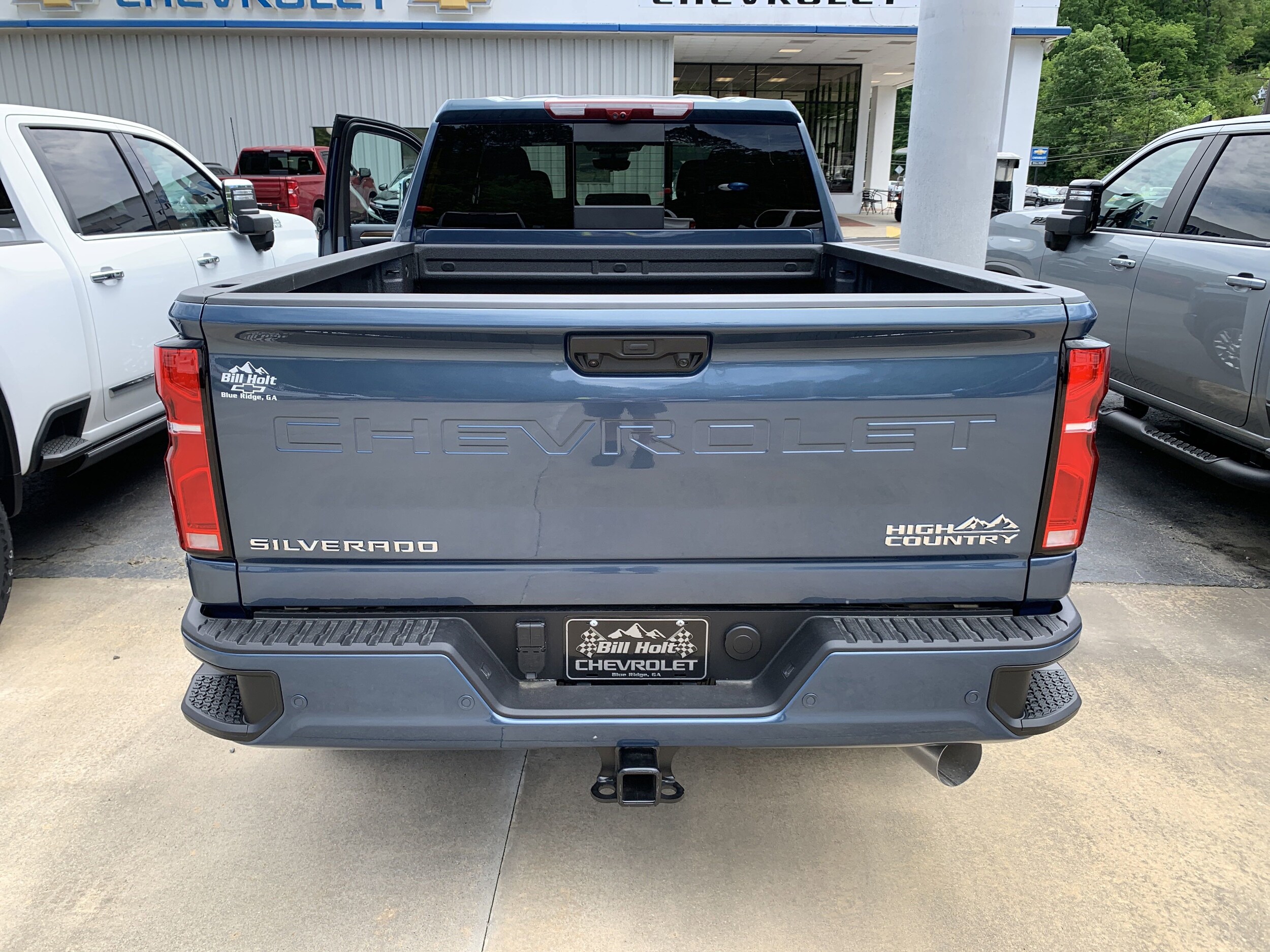 2025 Chevrolet Silverado 2500HD High Country photo 3