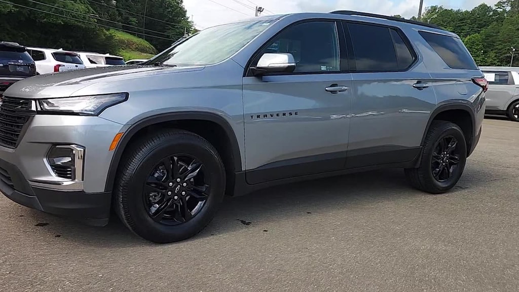 Used 2023 Chevrolet Traverse LT Cloth SUV