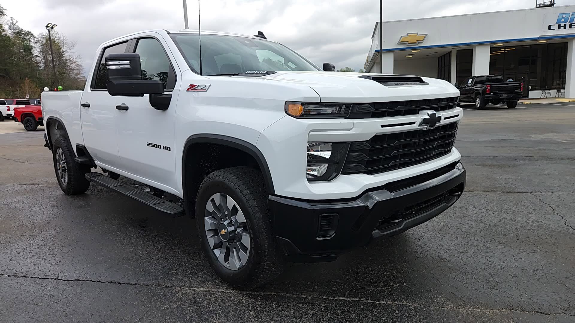 2024 Chevrolet Silverado 2500HD Custom photo 4