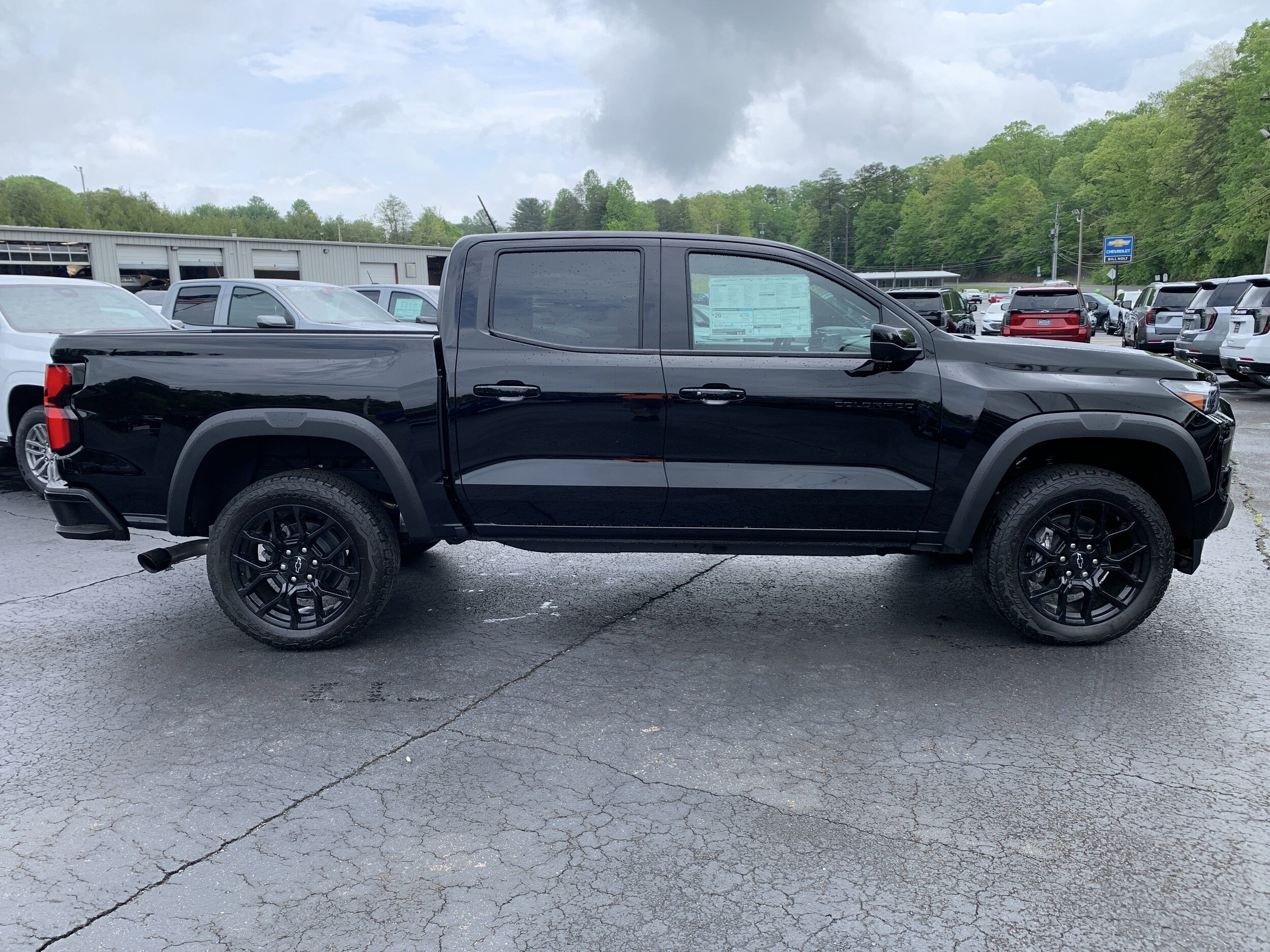 2024 Chevrolet Colorado Z71 photo 2