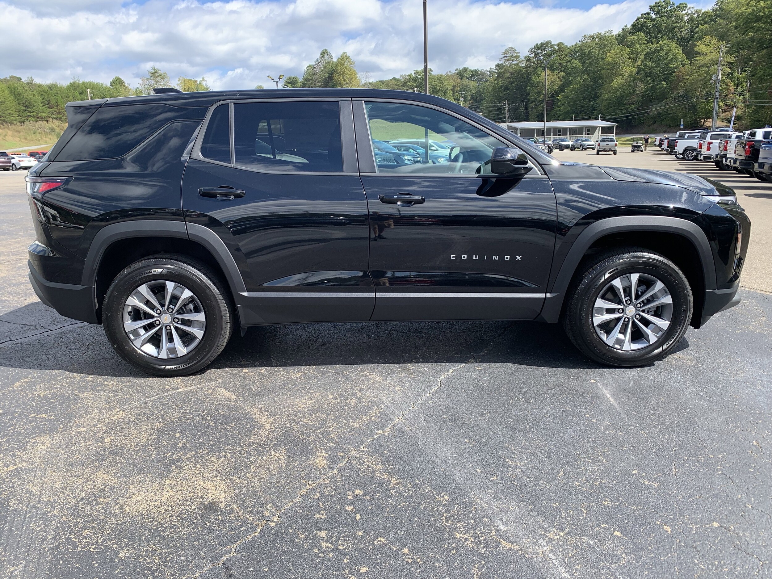 2026 Chevrolet Equinox LT photo 2