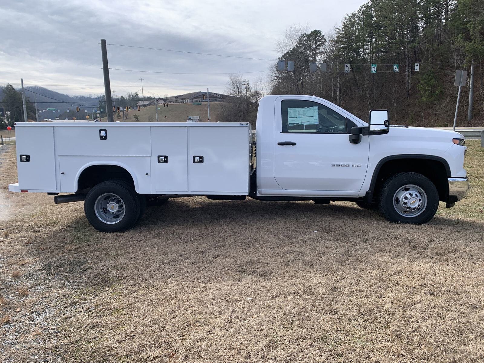 2025 Chevrolet Silverado 3500HD Work Truck photo 2