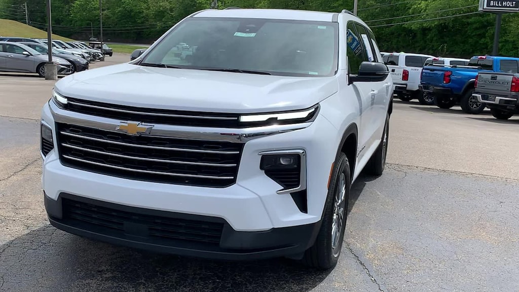Used 2025 Chevrolet Traverse LT SUV