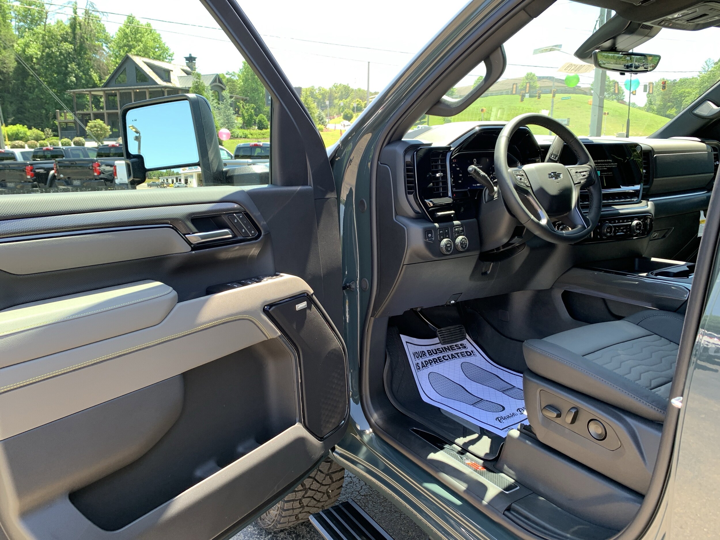 2026 Chevrolet Silverado 2500 HD ZR2 - Photo 10