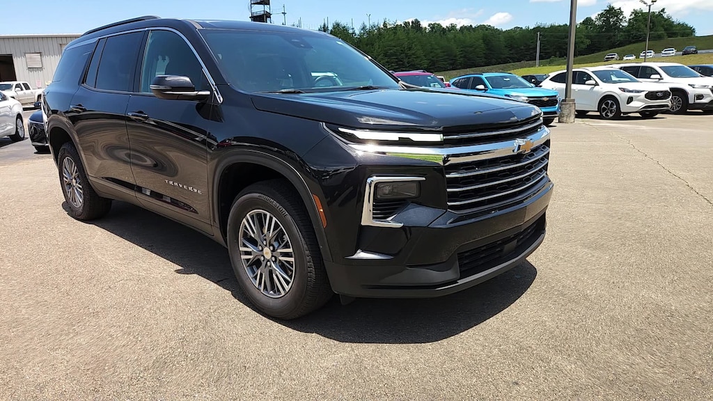 Used 2025 Chevrolet Traverse LT SUV