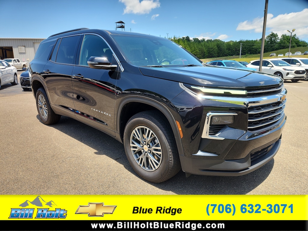 Used 2025 Chevrolet Traverse LT SUV