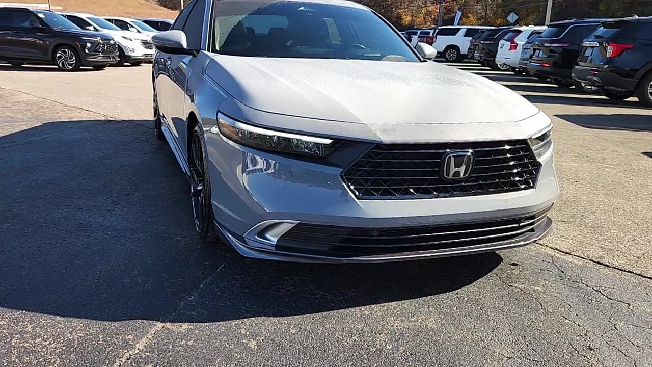 2024 Honda Accord Hybrid Touring photo 2