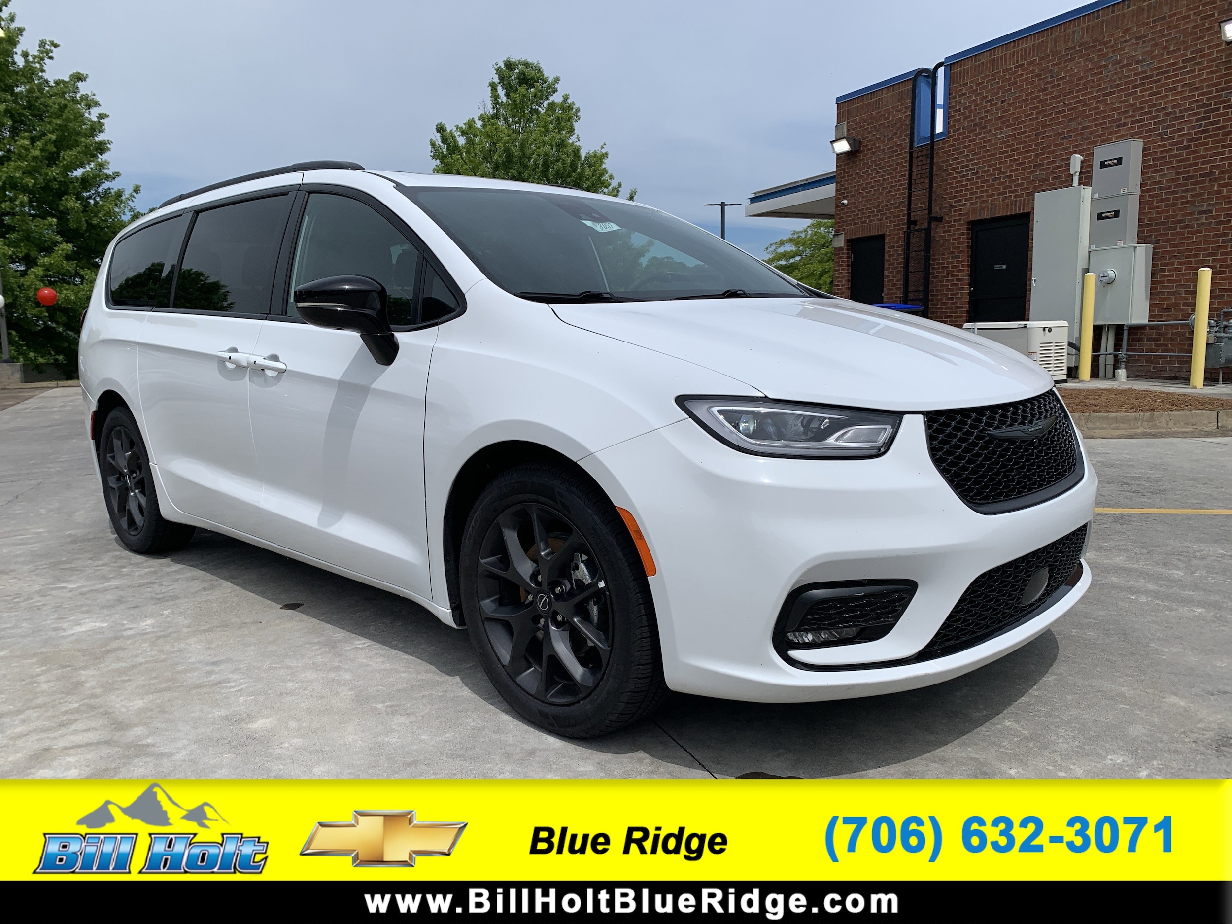 2025 Chrysler Pacifica Limited's photo