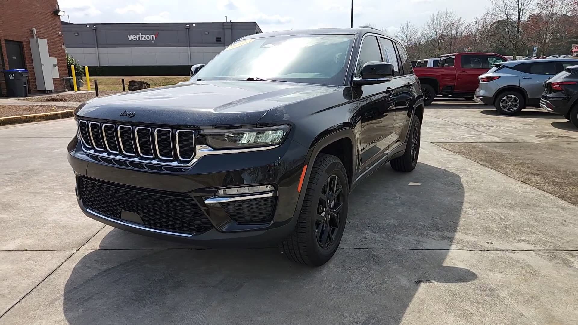 2023 Jeep Grand Cherokee Limited photo 2