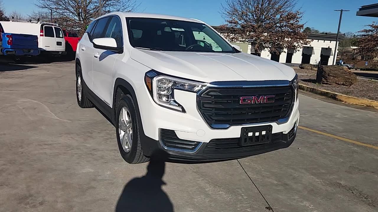 2024 GMC Terrain SLE's photo
