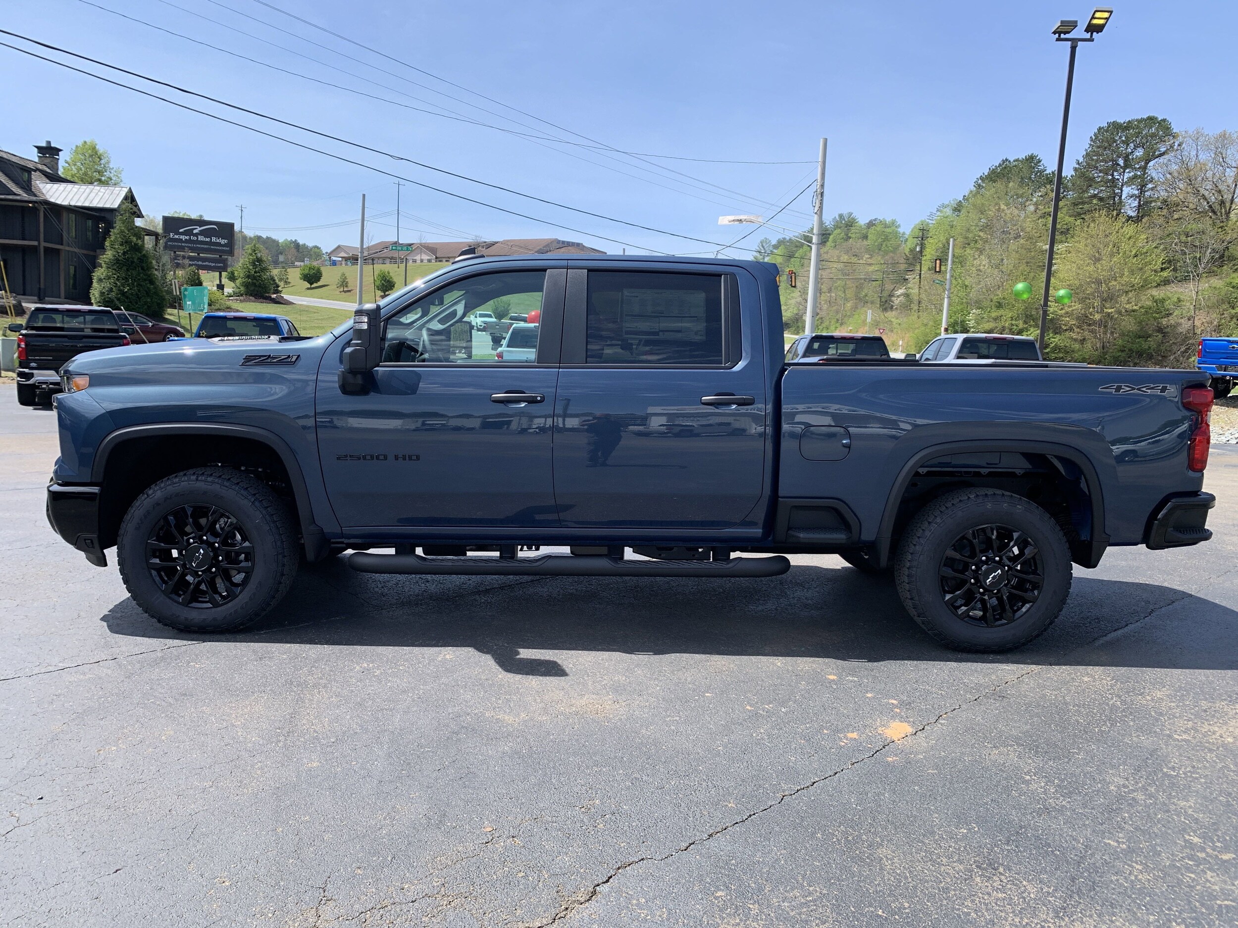 2025 Chevrolet Silverado 2500HD Custom photo 4
