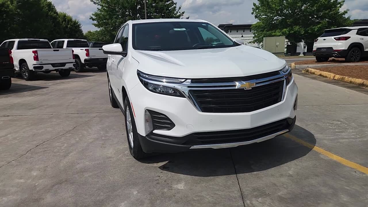 2024 Chevrolet Equinox LT photo 2