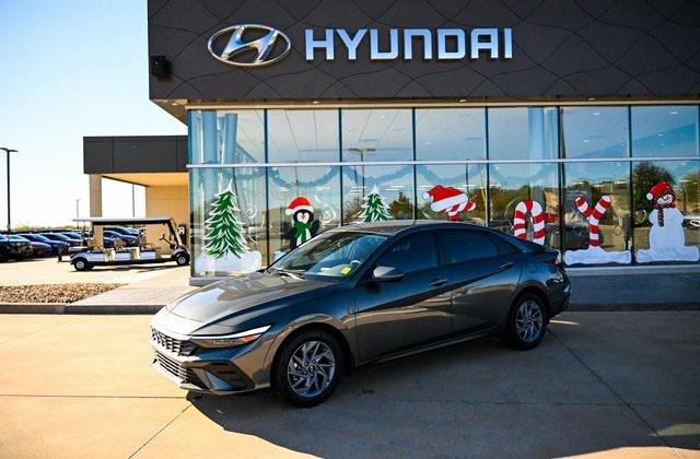 2026 Hyundai Elantra Blue's photo