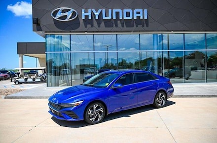 2025 Hyundai Elantra Limited Sedan