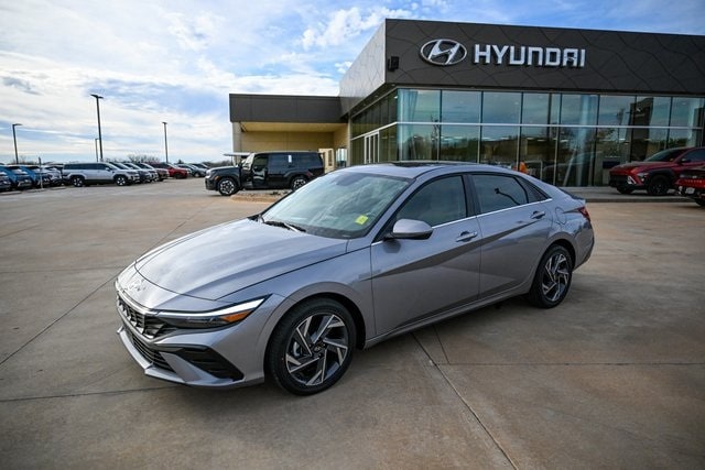 2026 Hyundai Elantra Limited's photo