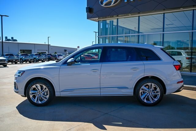 2024 Audi Q7 55 Premium Plus photo 2