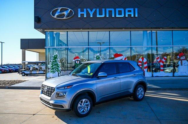 2026 Hyundai Venue SE's photo