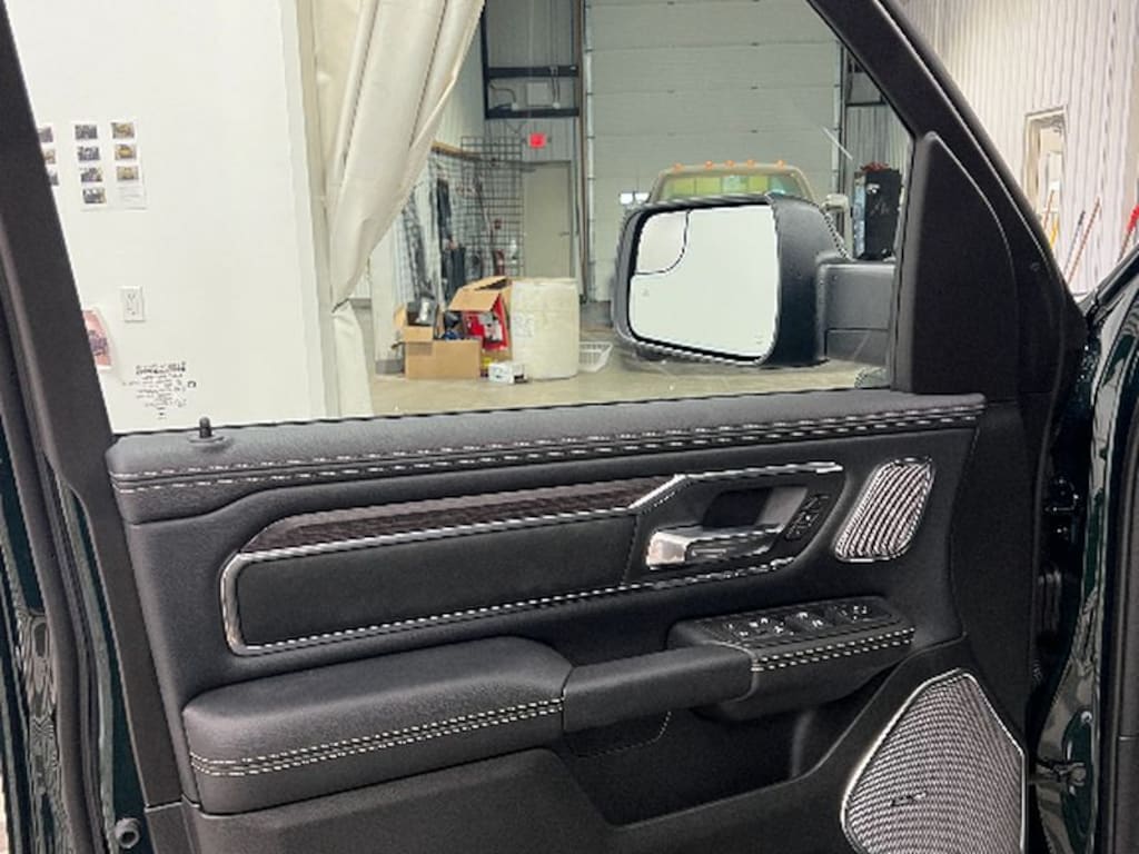 New 2026 Ram 1500 LARAMIE CREW CAB 4X4 6'4 BOX Pickup