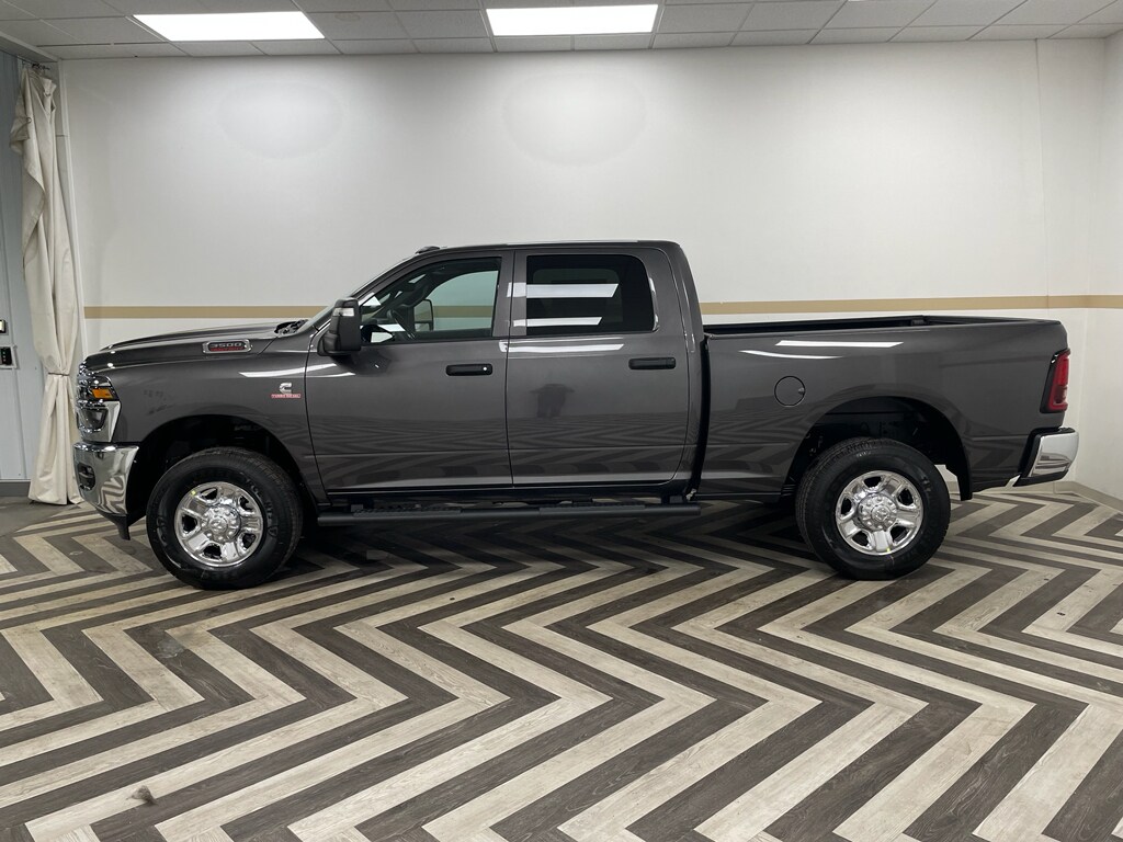 2025 Ram 3500 Tradesman photo 2