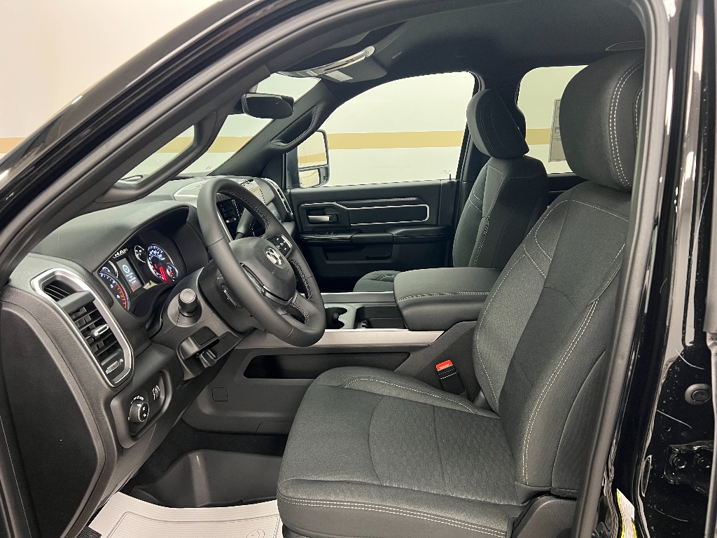 New 2026 Ram 3500 BIG HORN CREW CAB 4X4 8' BOX Pickup