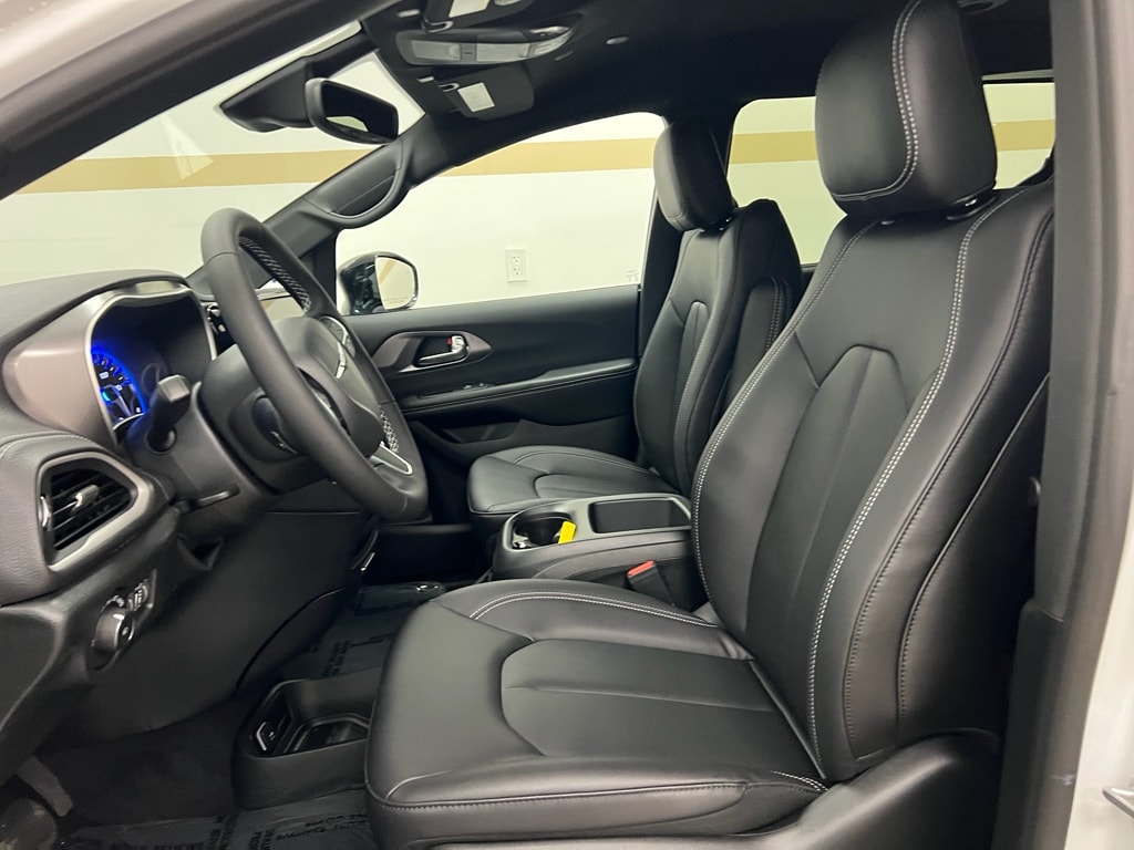 2026 Chrysler Pacifica Select - Photo 6