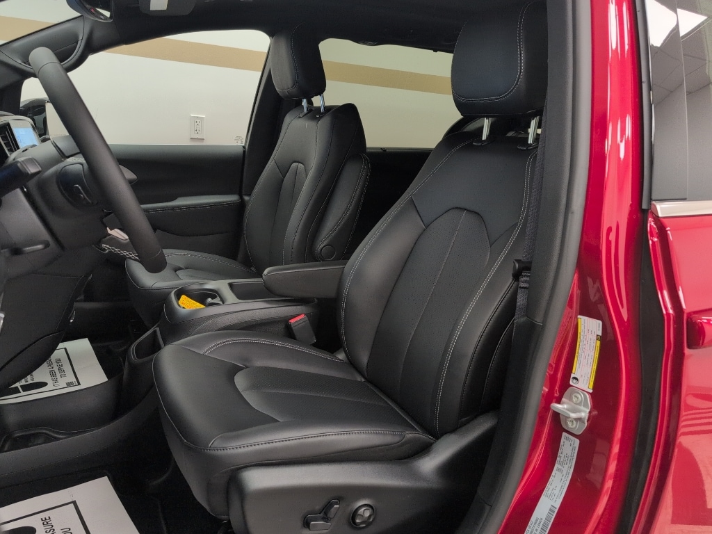 2026 Chrysler Pacifica Select - Photo 6