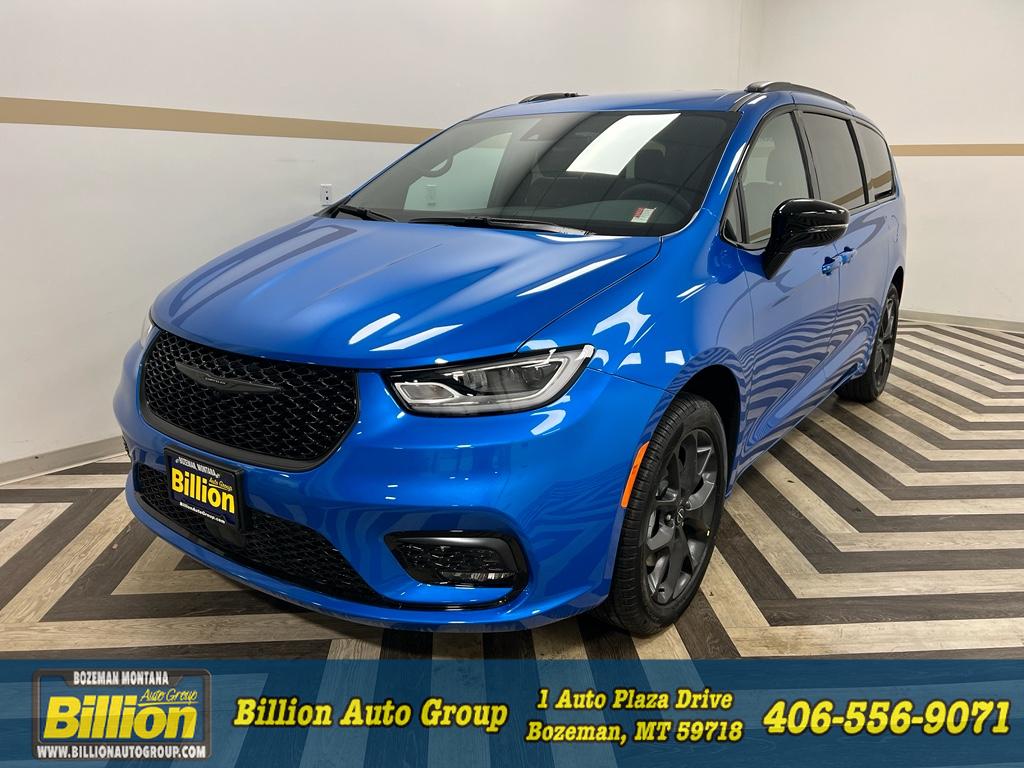 2026 Chrysler Pacifica Select's photo