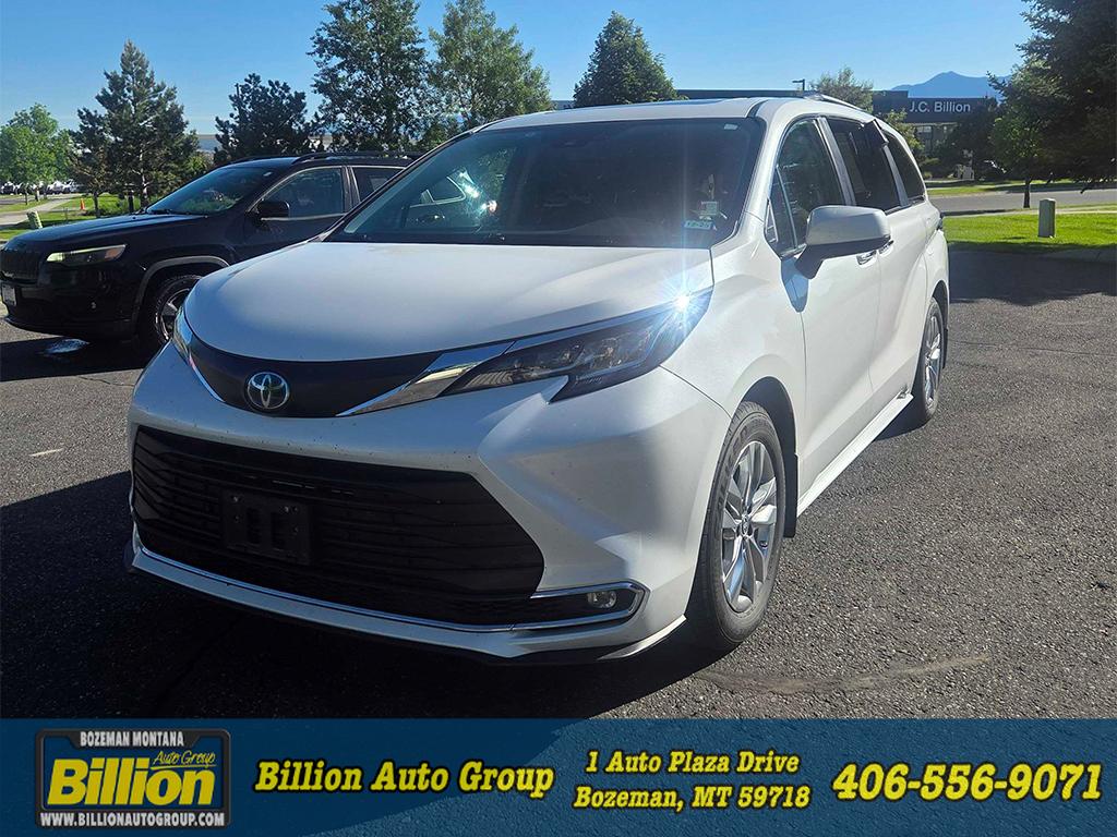 2022 Toyota Sienna XLE 7-Passenger Hybrid AWD's photo