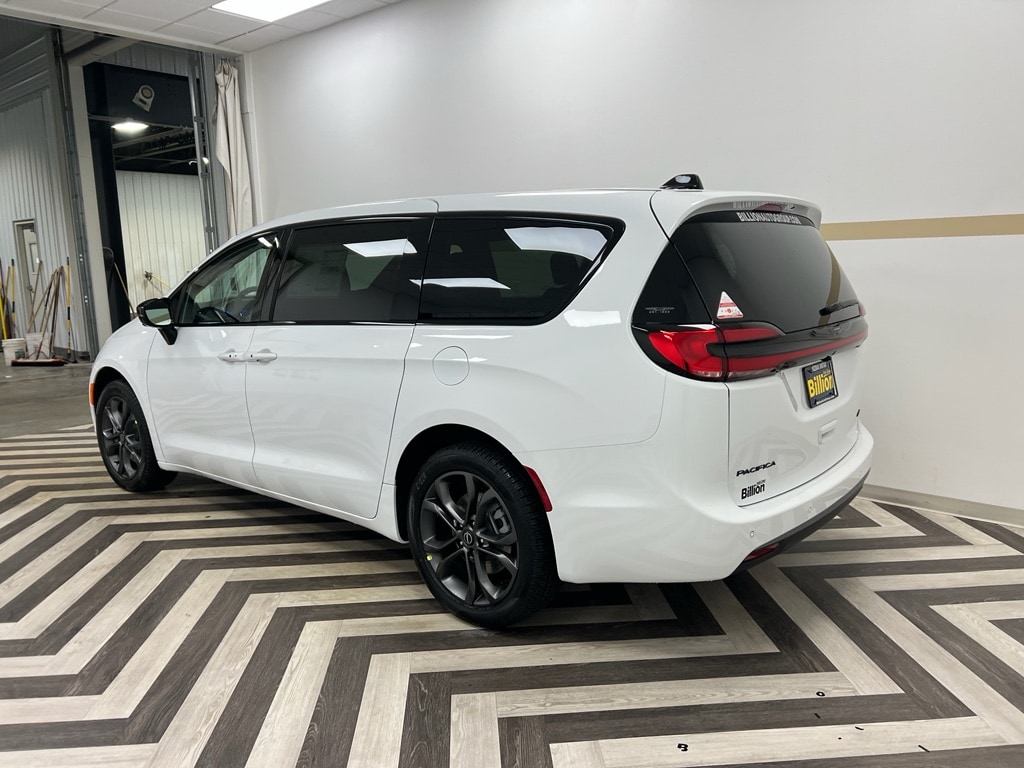 2026 Chrysler Pacifica Select - Photo 14