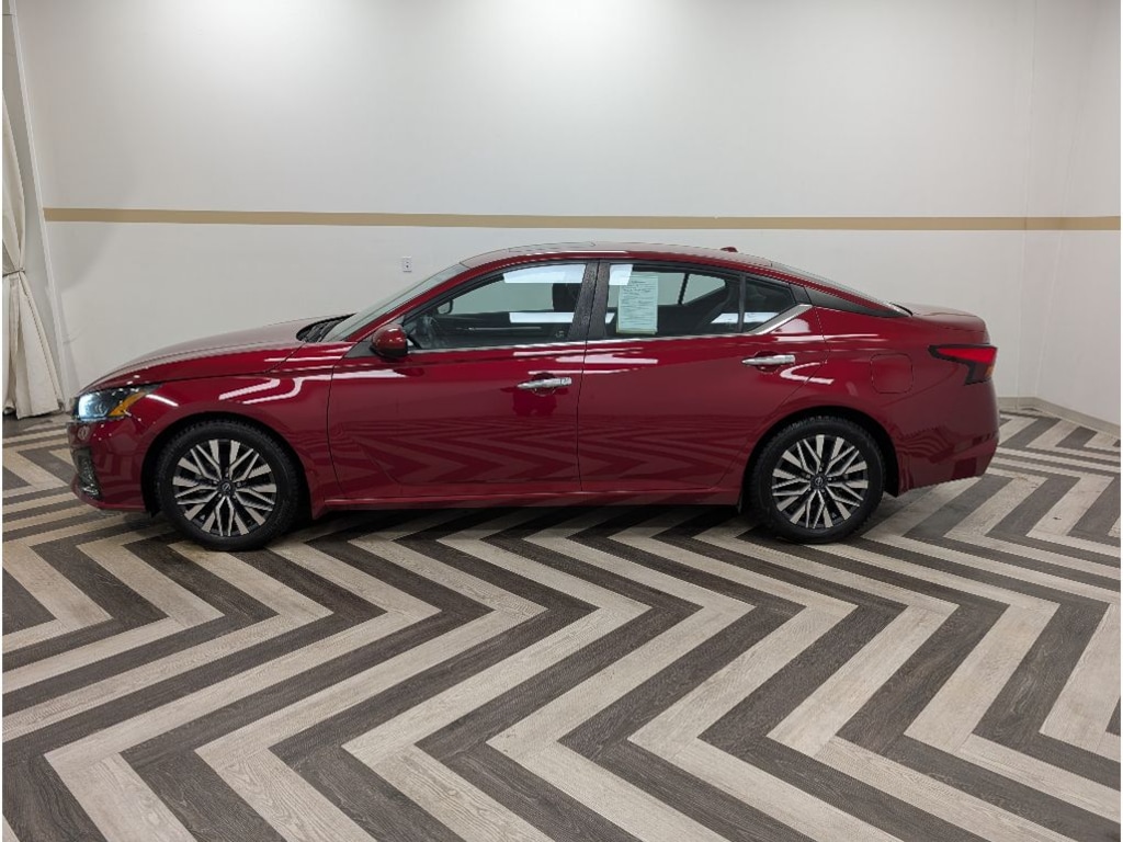 Used 2023 Nissan Altima 2.5 SV Sedan
