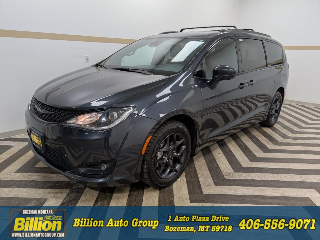 2020 Chrysler Pacifica Touring's photo