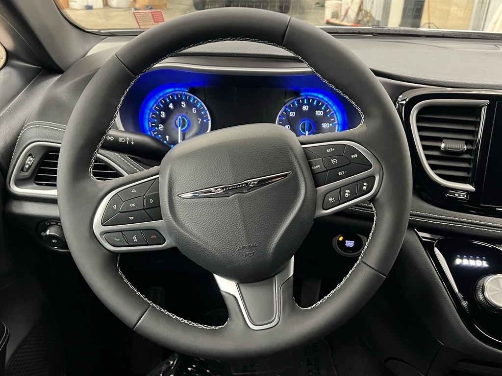 2026 Chrysler Pacifica Select - Photo 10