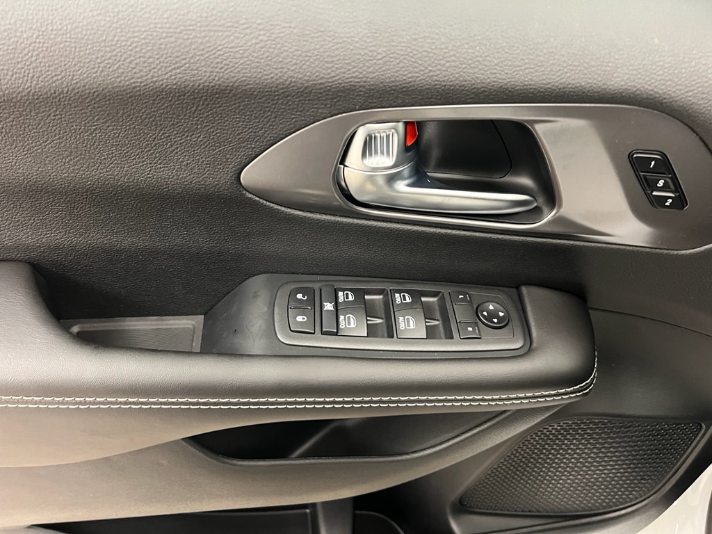 2026 Chrysler Pacifica Select - Photo 7
